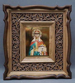 Кіот для ікони фігурний з різьбленою рамою.