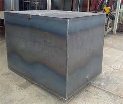 Ємність у металевому каркасі