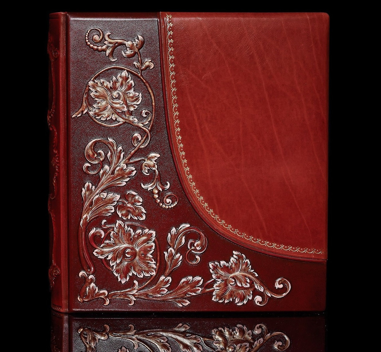 Фотоальбом в шкіряній палітурці з об'ємним тисненням на шкірі з дизайнерськими листами "Лілія", фото 1