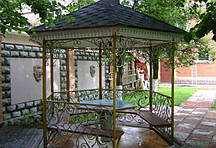 Ковані садові альтанки