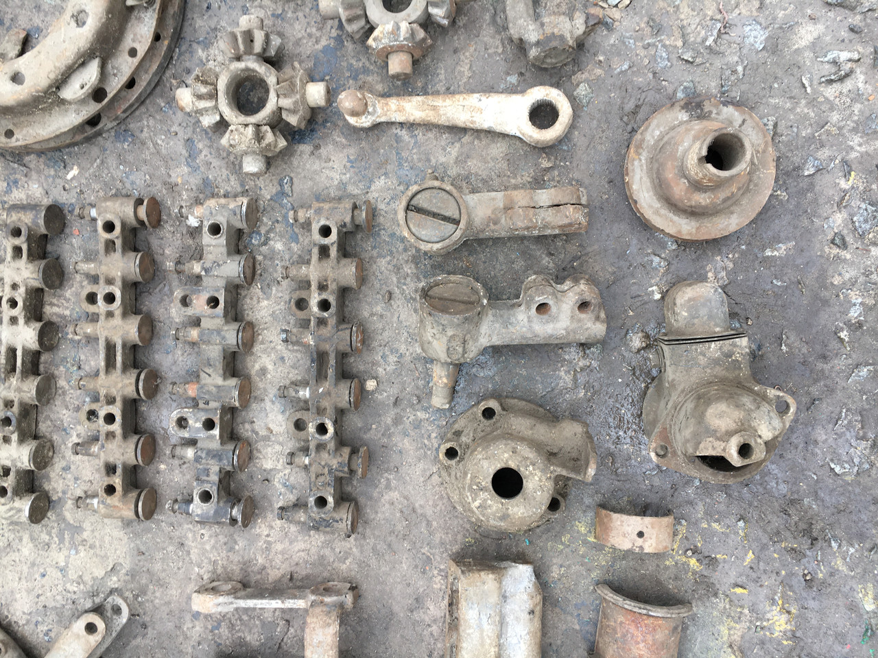 Колодка газ аа. Запчасти газ аа. Запчасти газ аа. Бортовая фурнитура газ-аа. Коллектор газ аа полуторка.