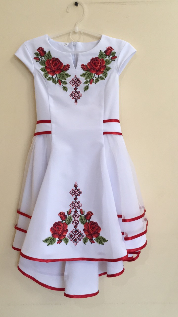 Платье* модельное с вышивкой в украинском стиле "Цветочный орнамент" цвет белый рост 128 см - фото 1 - id-p1398105803