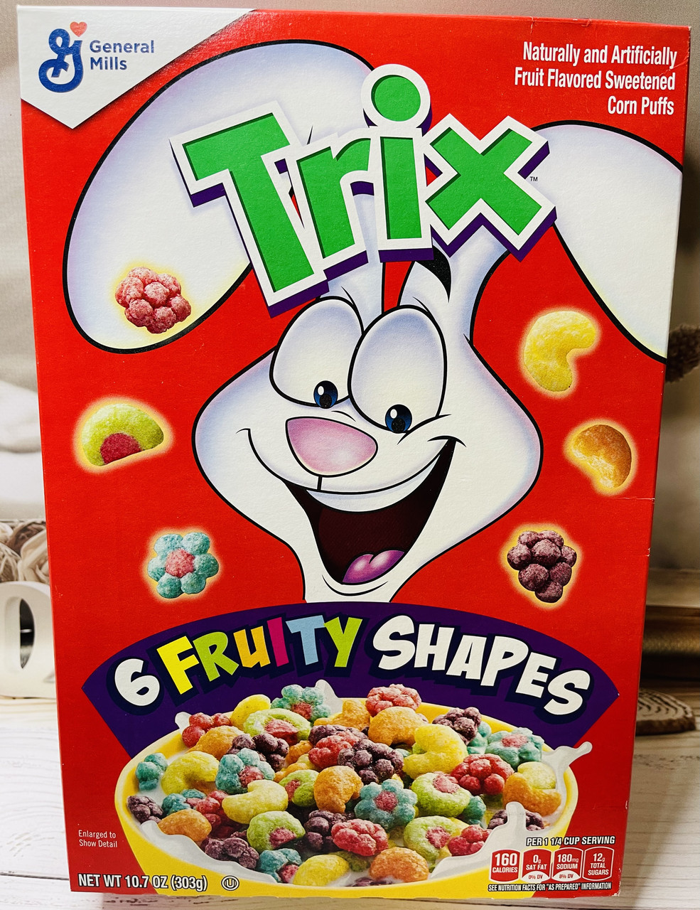 Сухий сніданок Trix фруктові кольорові кульки та фігурки