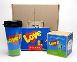 Подарунок у стилі "Love is": стакан для кави з кришкою "Лав із", шоколад, печиво з побажаннями, фото 2