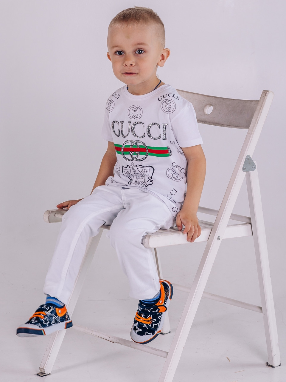Біла модна футболка Gucci для хлопчика 2 роки