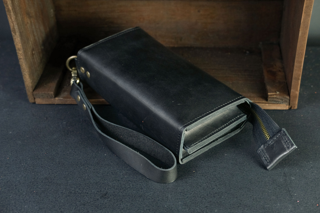 Гаманець - клатч, ремінець на руку, шкіра італійський краст, розмір 20*13*3.5 колір чорний