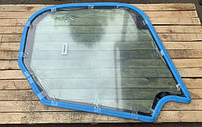 Скло бічне на мінінавантажувач JCB 332/X3157 Бокове, праве