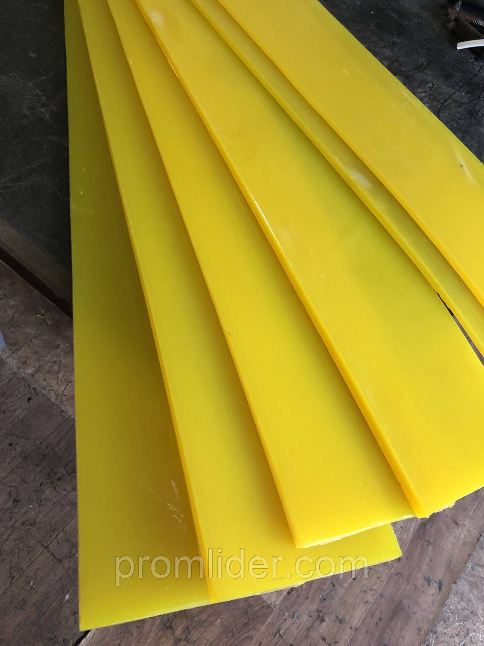 Скребок поліуретановий на вальці ковзання Bomag BW120AD3