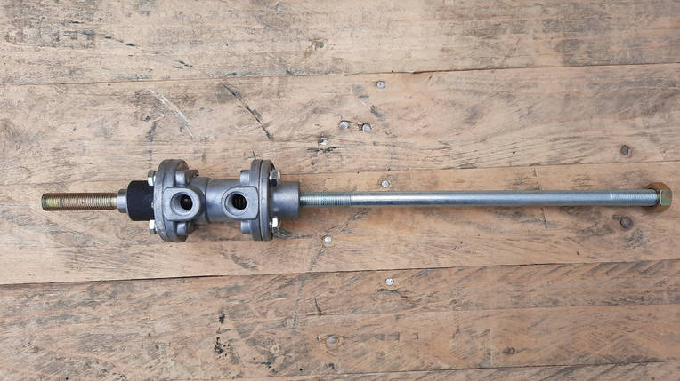 5336-1602738-10 Клапан підсилювача вимкнення зчеплення (без шлангів) МАЗ (5336160273810), фото 1