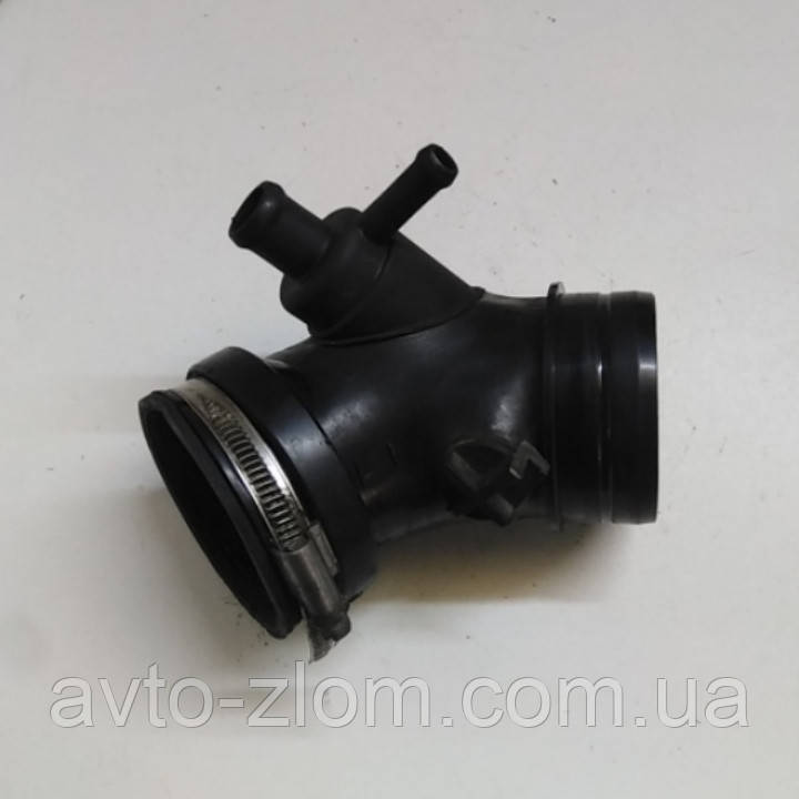 Патрубок подачі повітря Volkswagen Passat B5, Audi A4, Пасат Б5, Ауді А4 1,8. 058133358D., фото 1