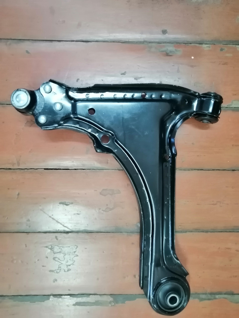 Важіль передньої підвіски нижній правий REINHOCH RH04-5004 OPEL ASTRA F, VECTRA A 1.4-2.5 88 ->