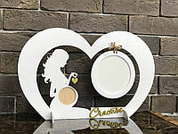 Белая фоторамка/ рамка узи в форме Сердца с девушкой на два фото из дерева