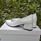 Шкіряні туфлі на низьких підборах, фото 2