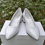 Шкіряні туфлі на низьких підборах, фото 4