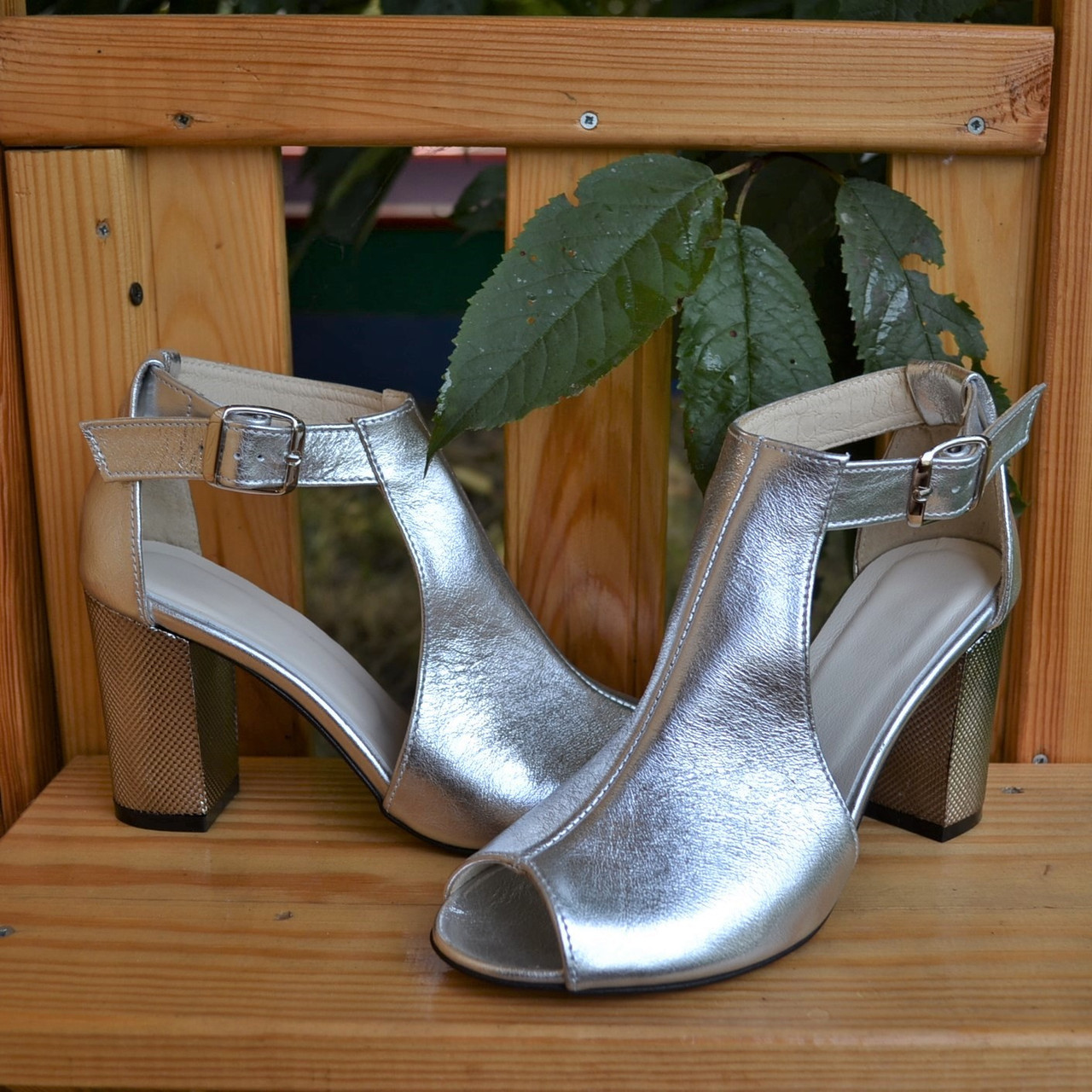 Босоніжки на широкому каблуці, фото 1