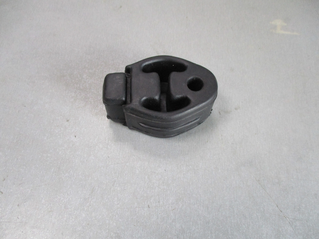 Подушка кріплення глушника Fa1 133-919 FORD CONNECT