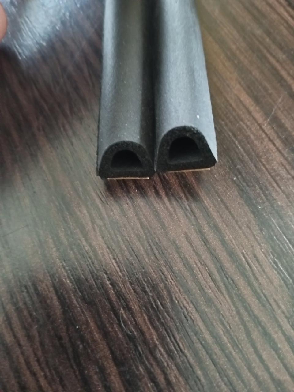 Ущільнювач самоклеючий Чорний 12×10