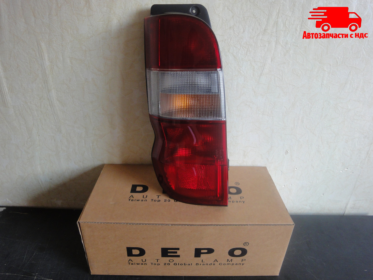 Ліхтар задній лівий TOYOTA HIACE 212-19B3L3UE, фото 1