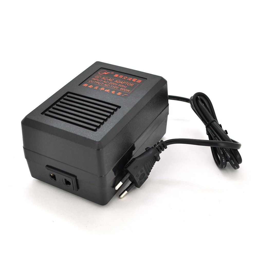 Перетворювач напруги трансформаторний HC-600W Input 220 V/Output 110V, + універсальна розетка