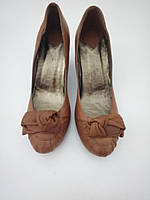 Туфлі жіночі коричневі з бантом на середньому стійкому каблуці