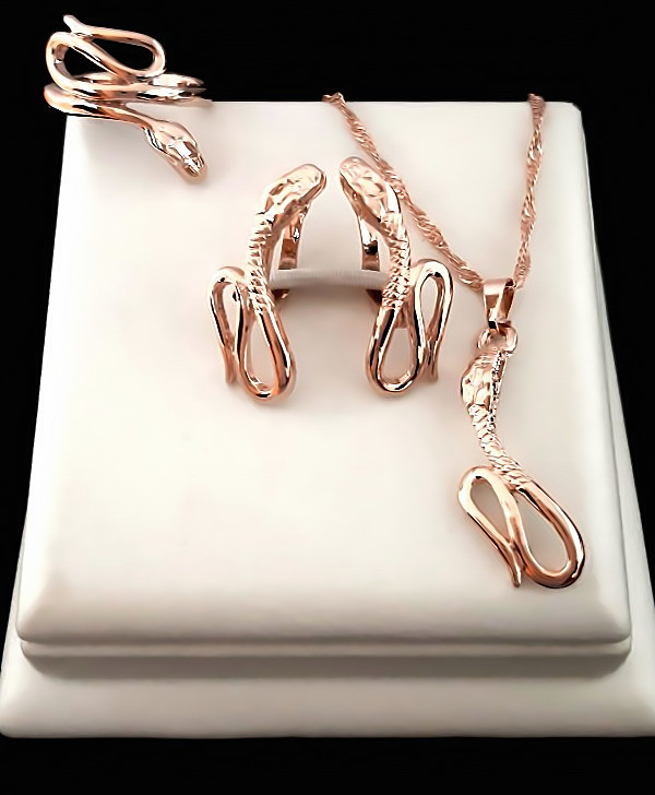 Булатний набір з білими фіанітами. Позолота ЧВ. Кулон, ланцюжок 44 см, сережки та кільце у подарунок