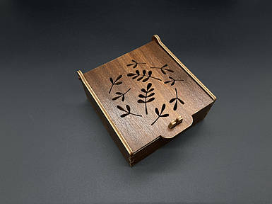 Скринька для прикрас і грошей з різьбленням листя квадратна з фанери Колір Яблуня 11х11х5см