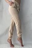 Літні штани жіночі на манжеті, молодіжні літні штани джоггеры на резинці 0103 темносині, фото 5