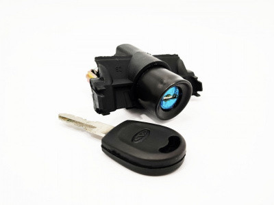 Замок багажника (личинка з ключами) Chery Amulet A15 / Чері Амулет А15 A11-8CB5606110