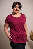 Повседневная женская трикотажная футболка батальных размеров бордового цвета