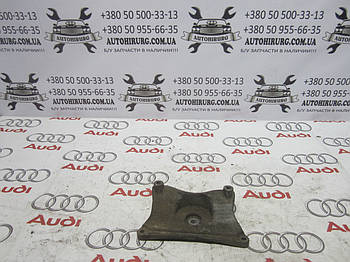 Подушка (лапа) КПП AUDI A4 b6 (8E0399115)