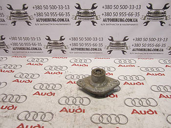 Кронштейн заднього амортизатора AUDI A6 C5 (8E0512121)