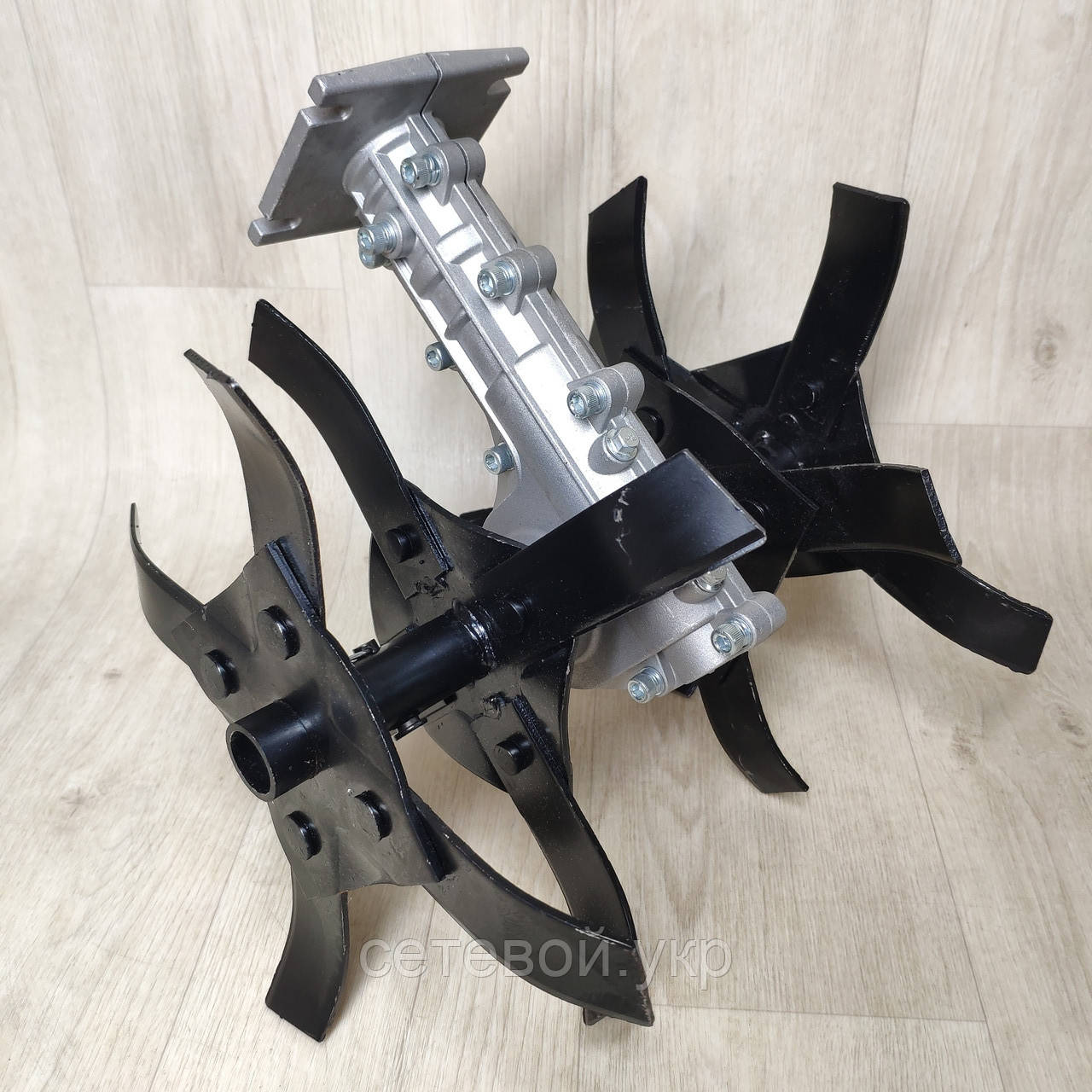 Насадка культиватор пухкий для бензокоси  26 і 28 мм штанга (вал 9 шліц) на підбитках