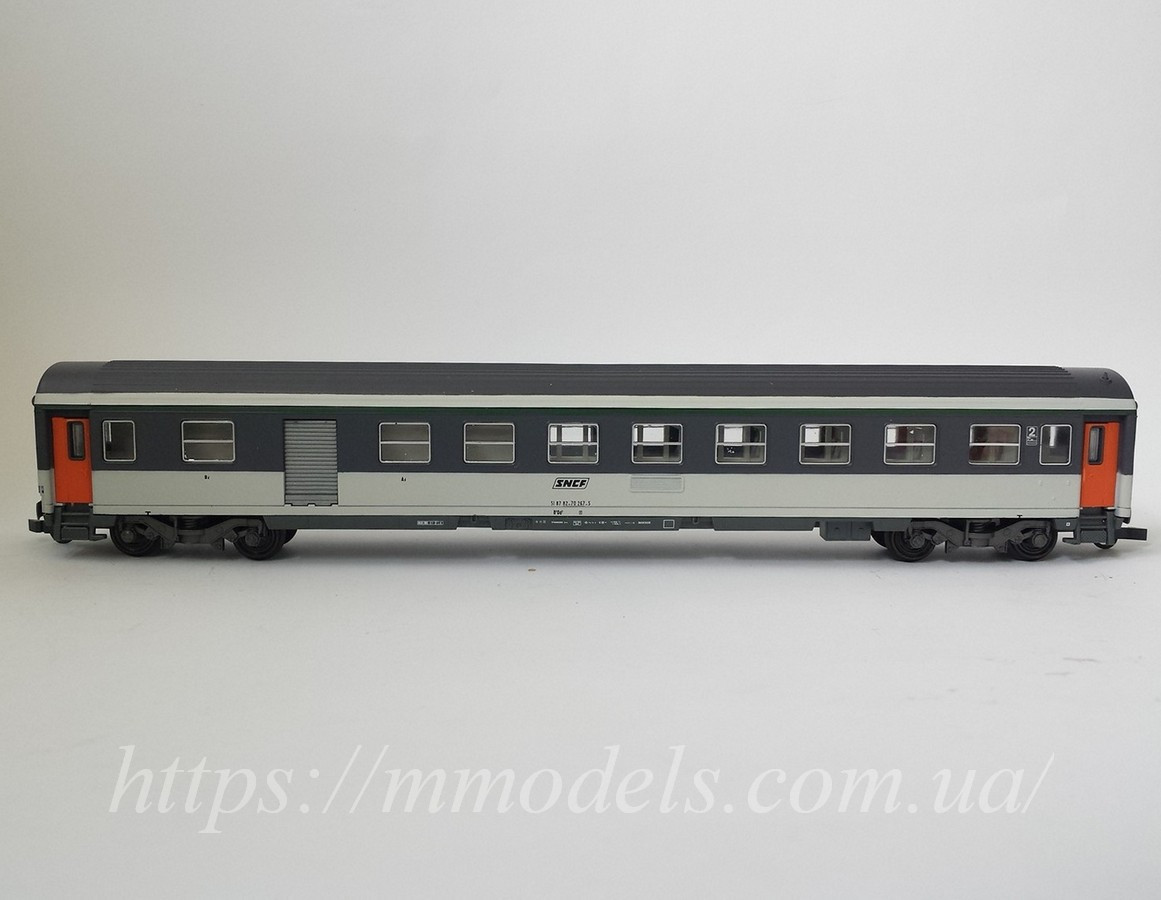 Roco 4223A 4x вісний вагон 2го класу, приладдя SNCF Французьких залізниць, масштабу 1:87, H0