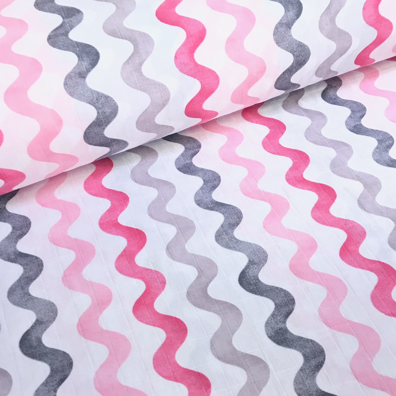 Тканина муслін Двошарова хвиля акварель сіро-рожева на білому (шир. 1,7 м) (MS-S-0196), фото 1