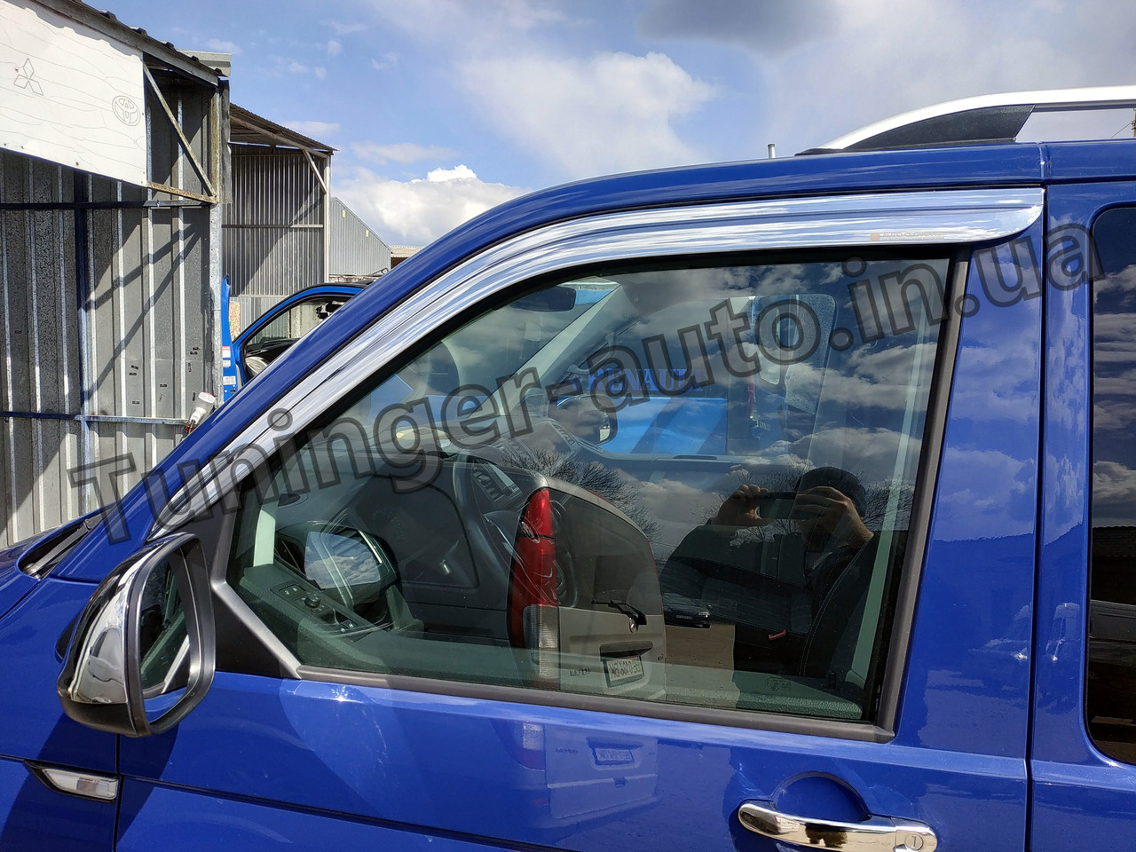 Дефлектори вікон хромований (вітровики) Volkswagen Transporter T5/T6 2003- (Autoclover B483)