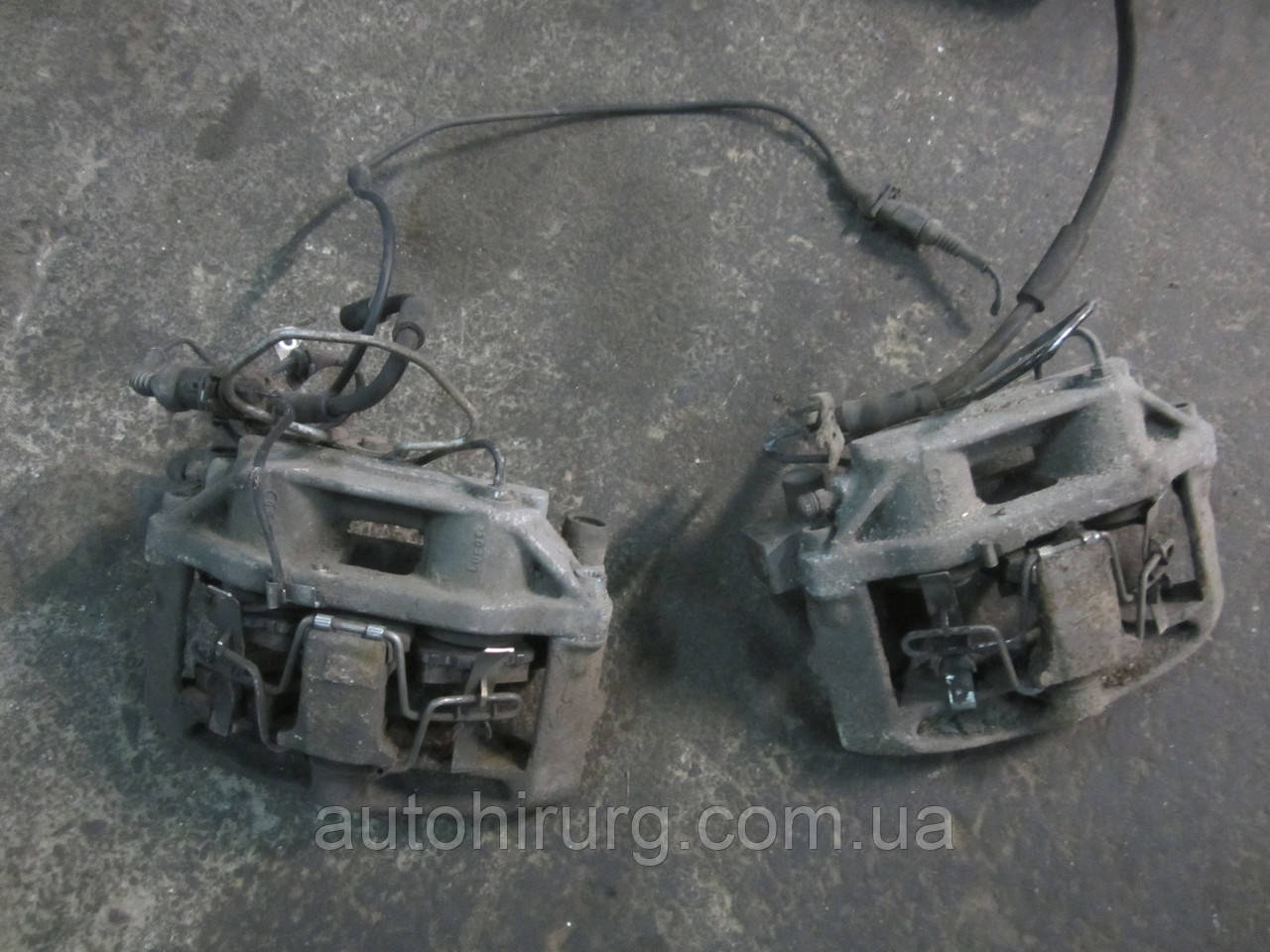 Передній гальмівний супорт AUDI A8 D2