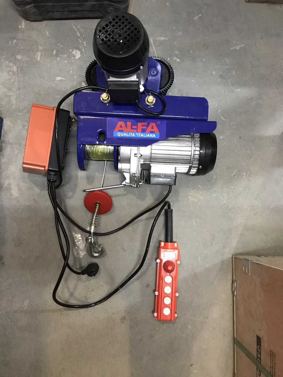 Тельфер з пересувним механізмом на дистанційному пульті керування AL-FA ALEH800TR 400/800 кг