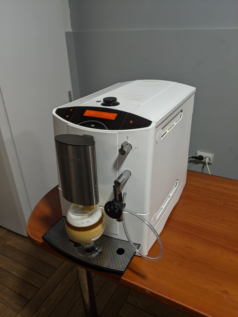 Кавова машина Miele CM5000