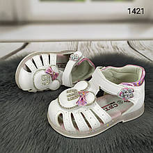 Білі сандалики, босоніжки для дівчинки із закритим носком і п'ятою