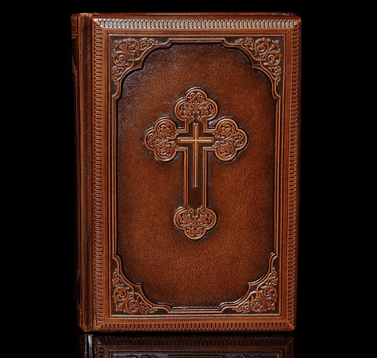 Біблія в шкіряній палітурці з художнім тисненням українською мовою, фото 1