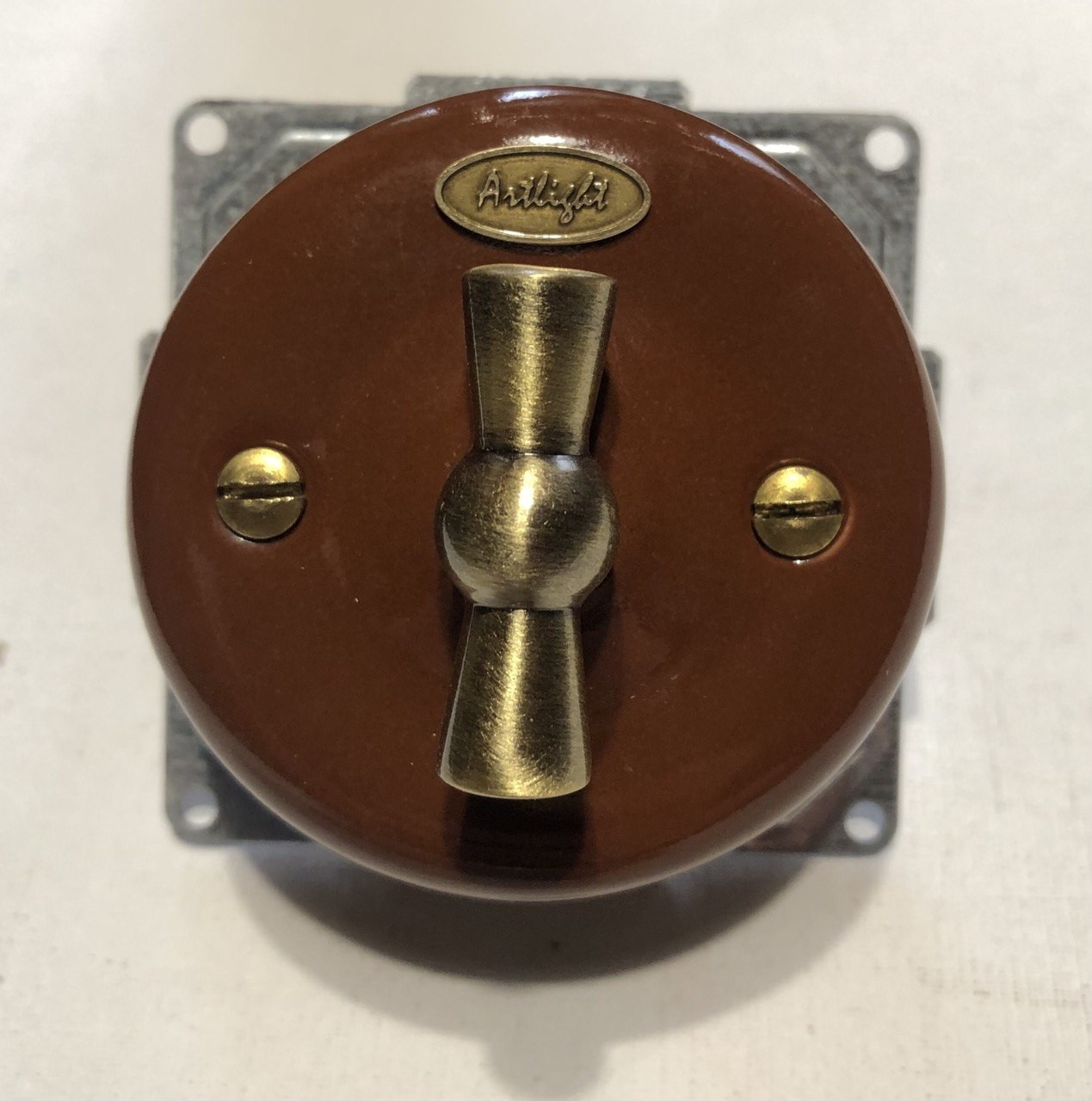 Выключатель поворотный 1-клавишный, проходной для скрытого монтажа ...