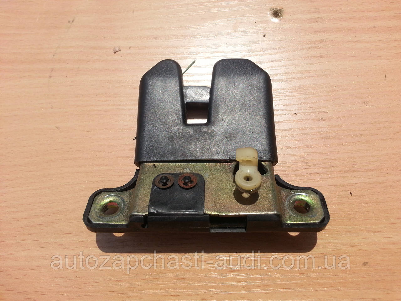 Захоплення кришки багажника (сідан) Audi 100 A6 C4 91-97г, фото 1