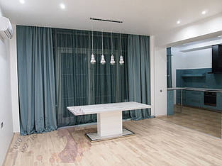 шторы в квартире студии, фото штор на окне, общий вид