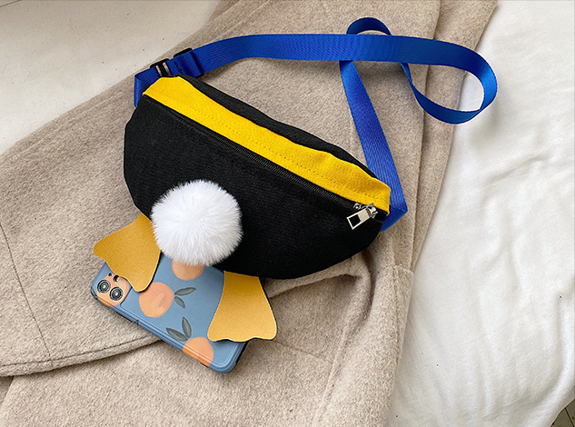 Стильна поясна сумка бананка з хвостиком і лапками
