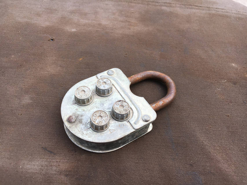 3087752839_w1280_h640_retro-v-