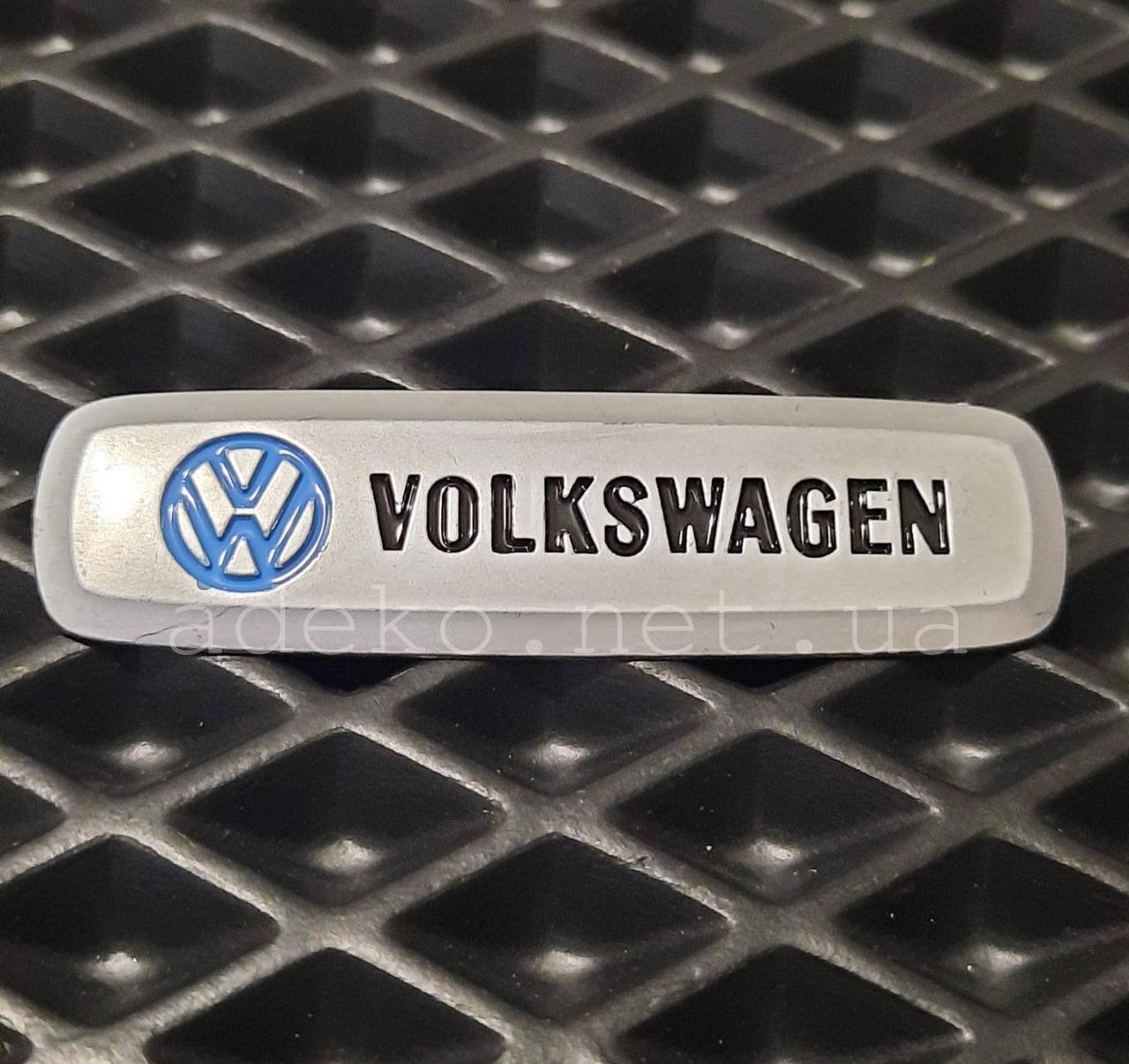 Шильдик (емблема) з логотипом Volkswagen для авто килимків EVA.