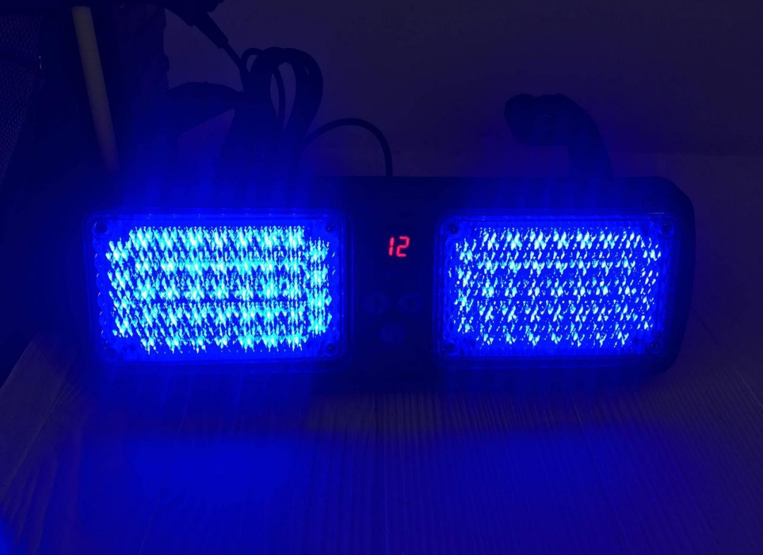 Проблисковий стробоскоп на козирок під скло синій LED Проблисковий сигнальний маячок для авто -12V