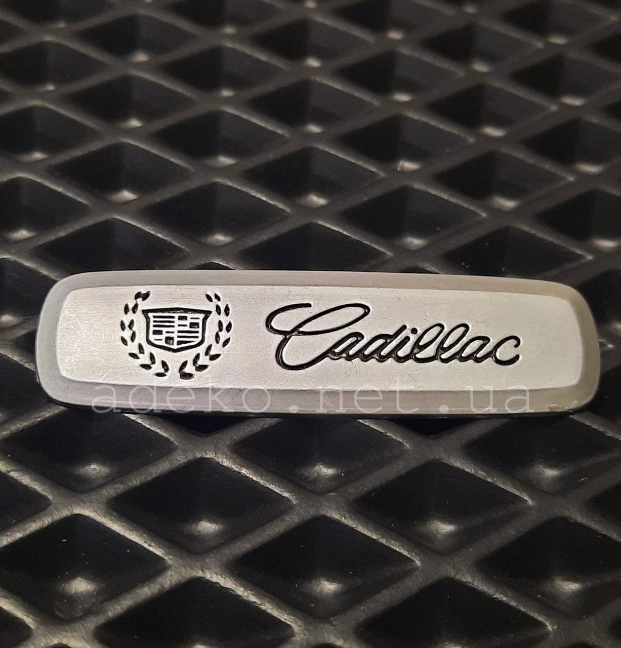Емблема, шильдик з логотипом Cadillac для ЕВА килимків