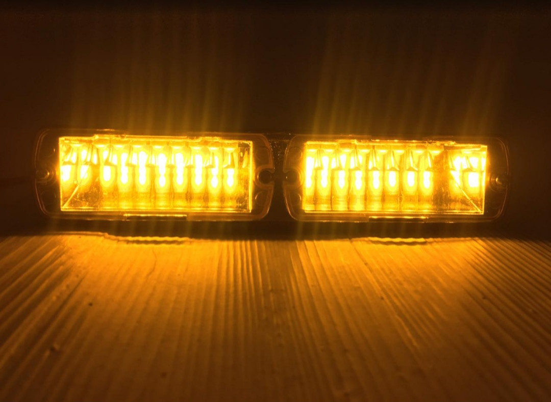 LED Проблисковий стробоскоп на лобове скло, жовтогарячий.LED сигнальний маячок для авто -12V