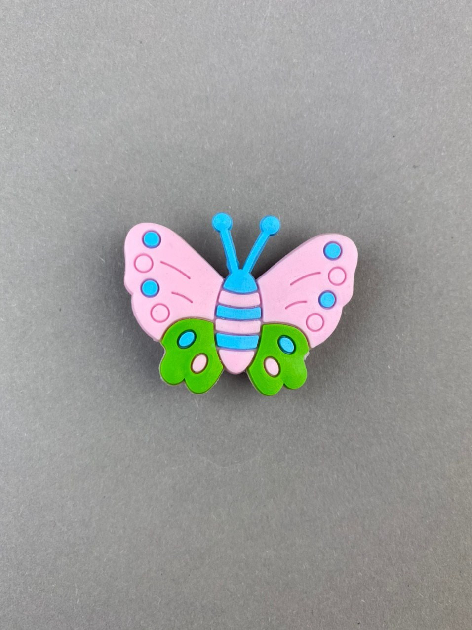 Джибітси прикраси для взуття кроксів сабо JIBBITZ Pale butterfly Метелик бліда № 57, фото 1